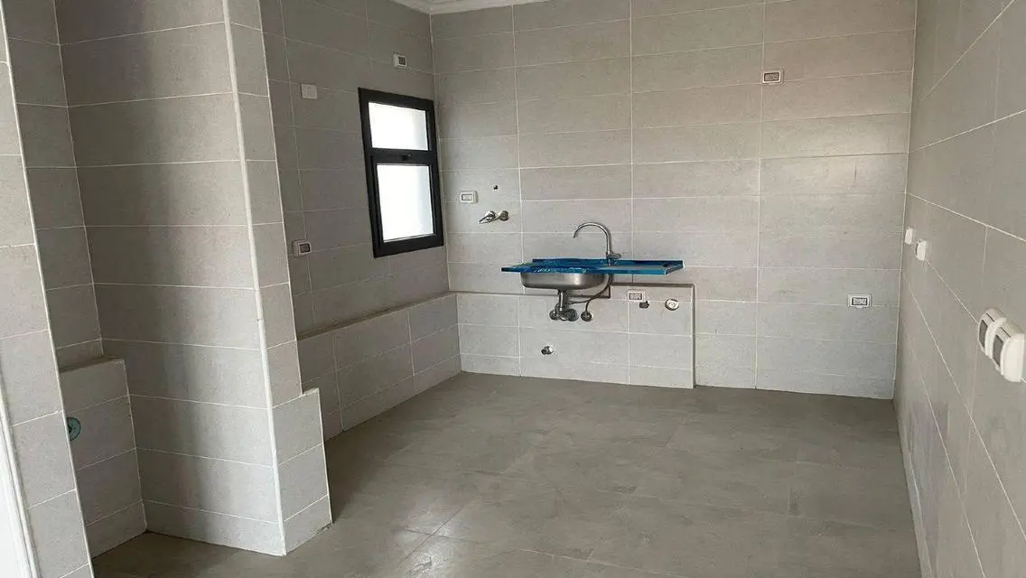 Office for Rent in White Mall - East Hup