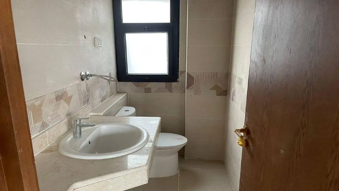 Office for Rent in White Mall - East Hup