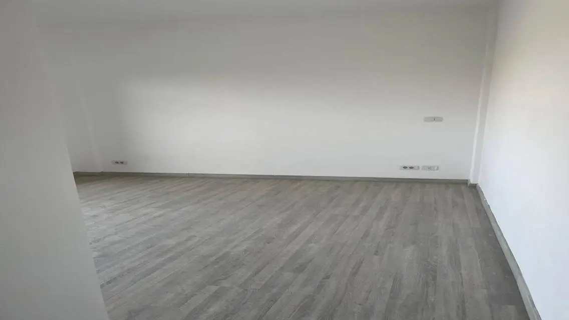 Office for Rent in White Mall - East Hup
