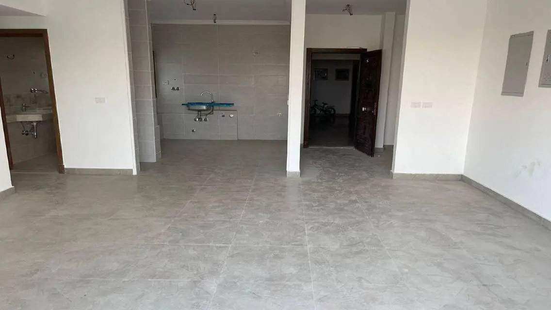 Office for Rent in White Mall - East Hup