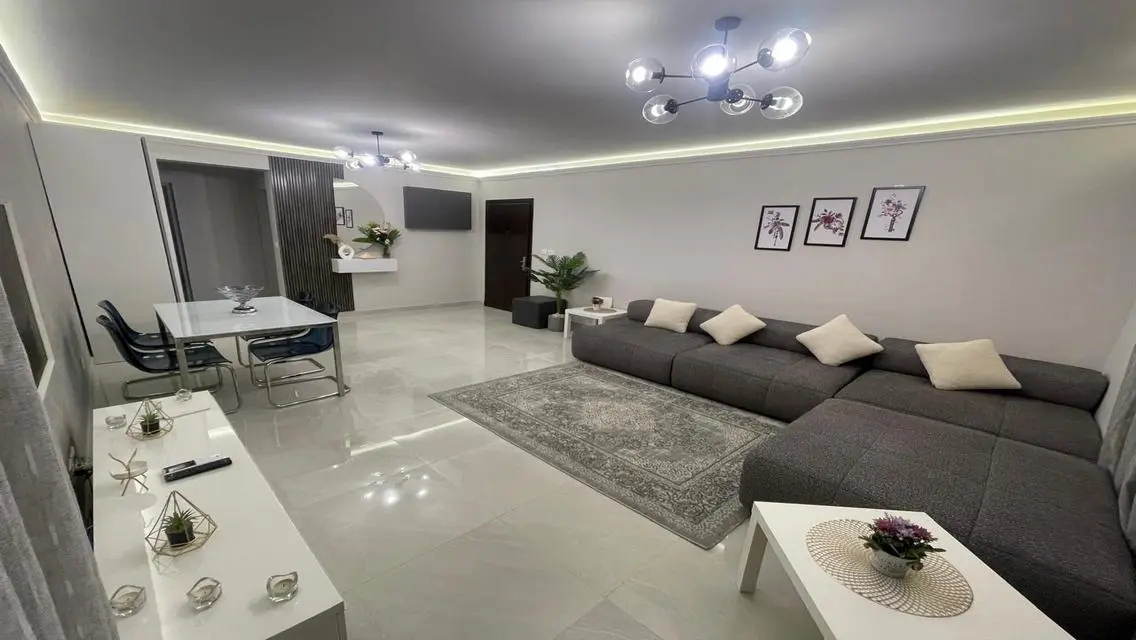 شقة رائعة بتصميم عصري للبيع