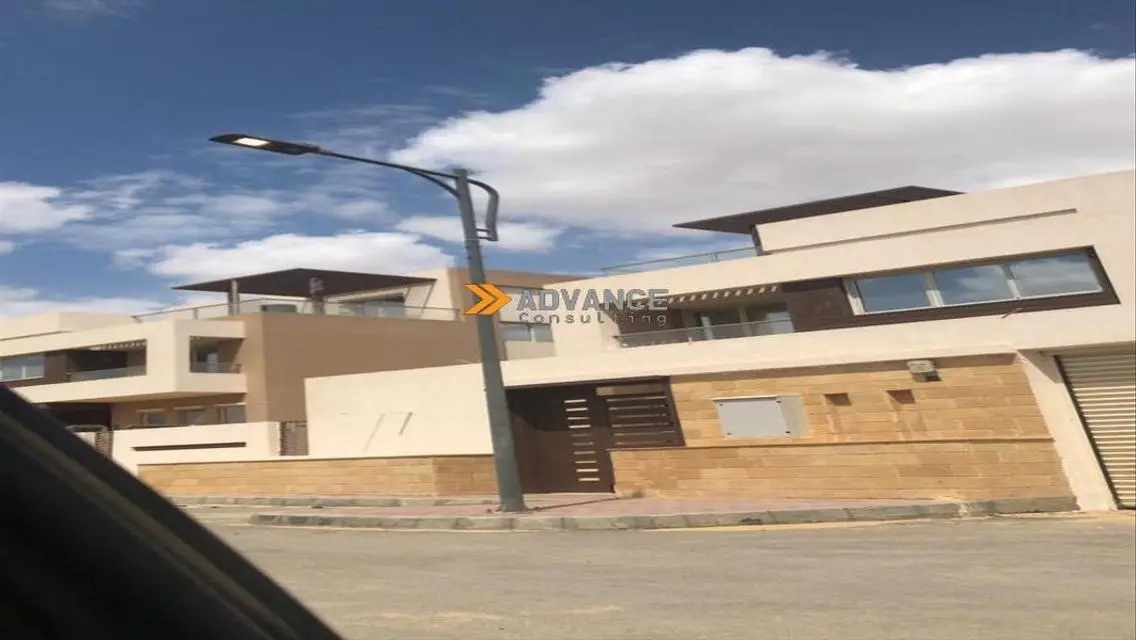 Luxury Villa in Upville - October