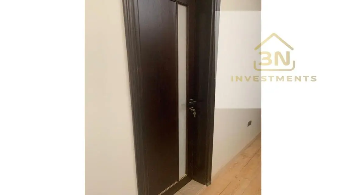 عقار فاخر مع إطلالة على البحيرات