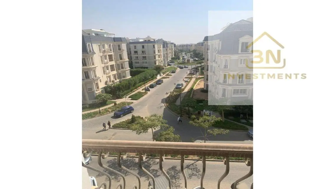 عقار فاخر مع إطلالة على البحيرات
