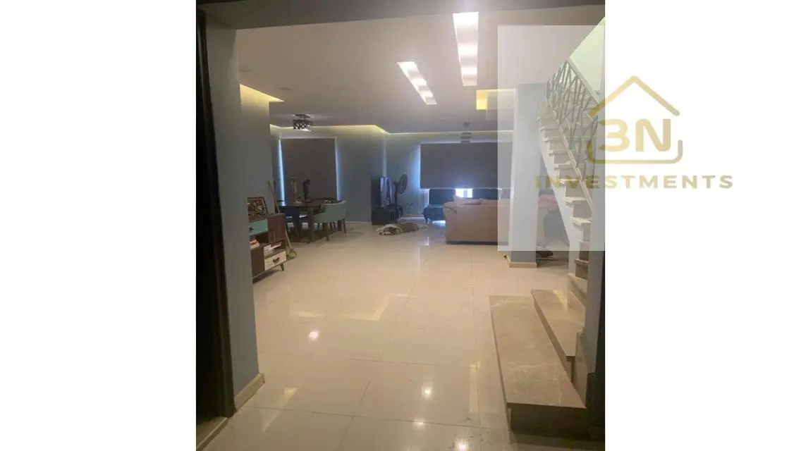 عقار فاخر مع إطلالة على البحيرات