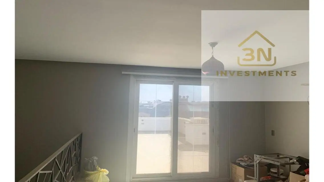 عقار فاخر مع إطلالة على البحيرات