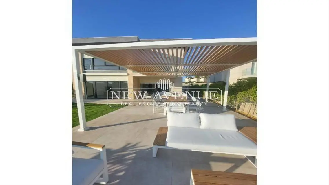 Luxurious Home with Private Garden and Stunning Views