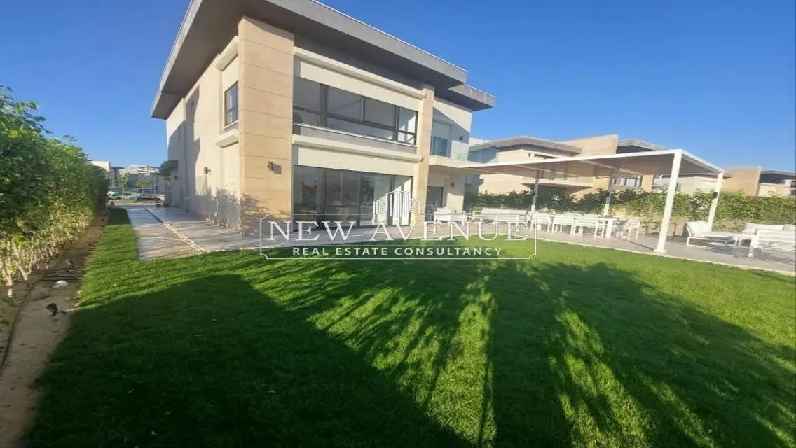 Luxurious Home with Private Garden and Stunning Views