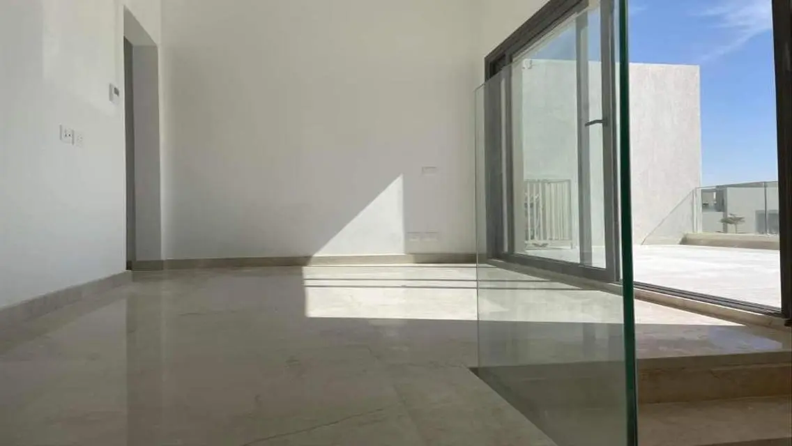فيلا فاخرة مع مسبح خاص وإطلالة رائعة