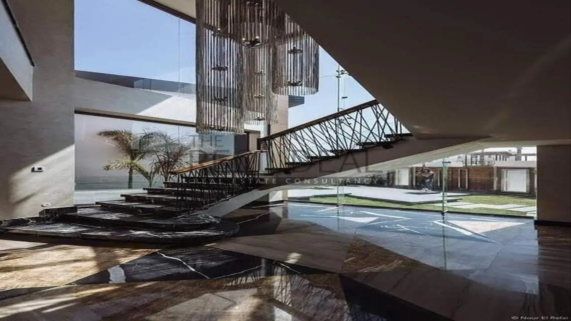 Luxury Villa with Mountain View in Hyde Park
