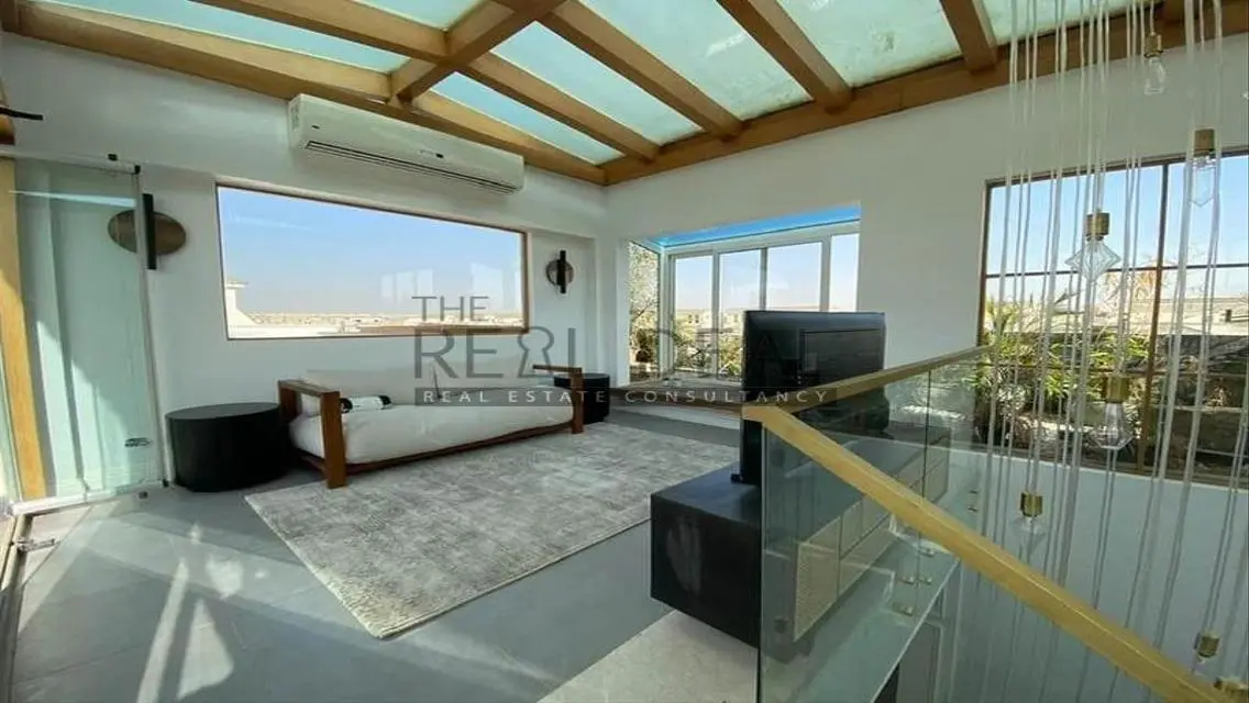 Luxury Villa with Mountain View in Hyde Park