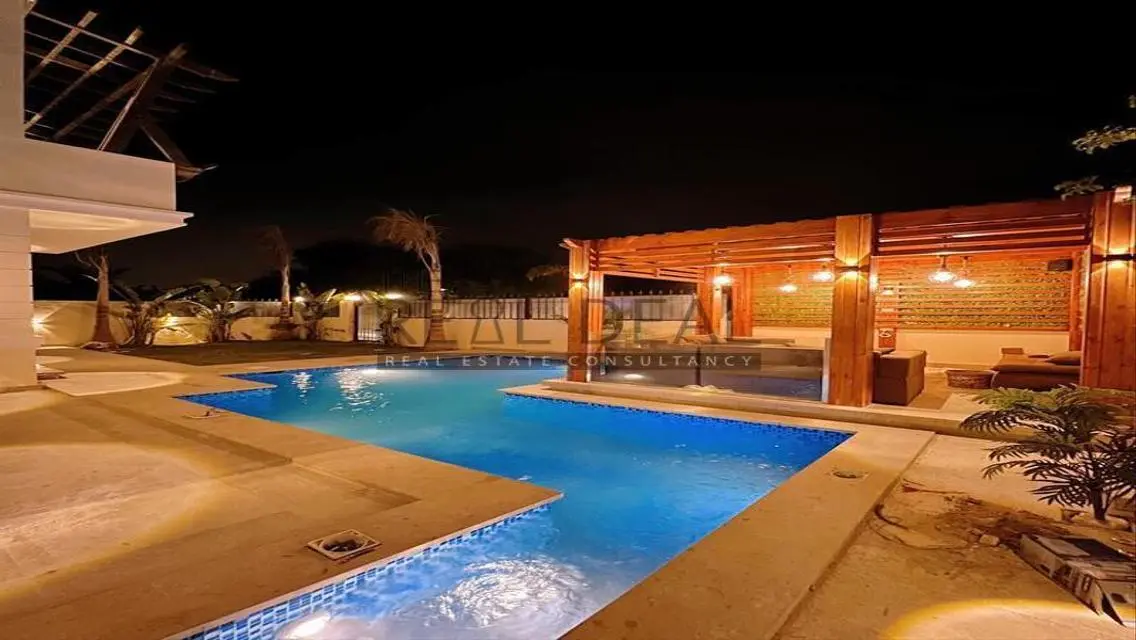 Luxury Villa with Mountain View in Hyde Park