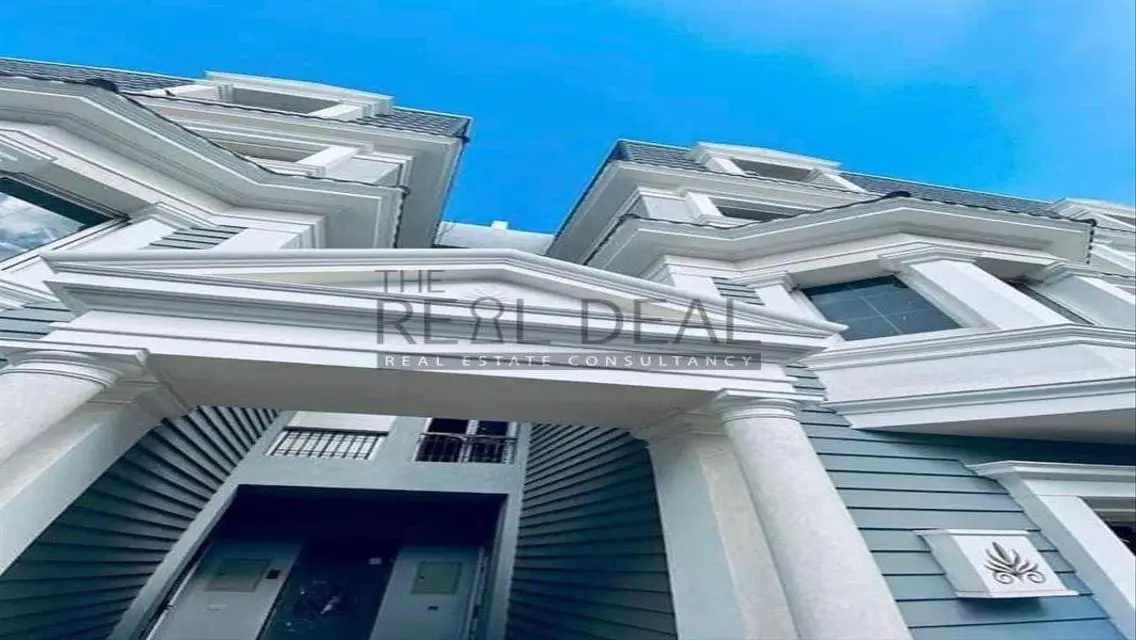 Luxury Villa with Mountain View in Hyde Park