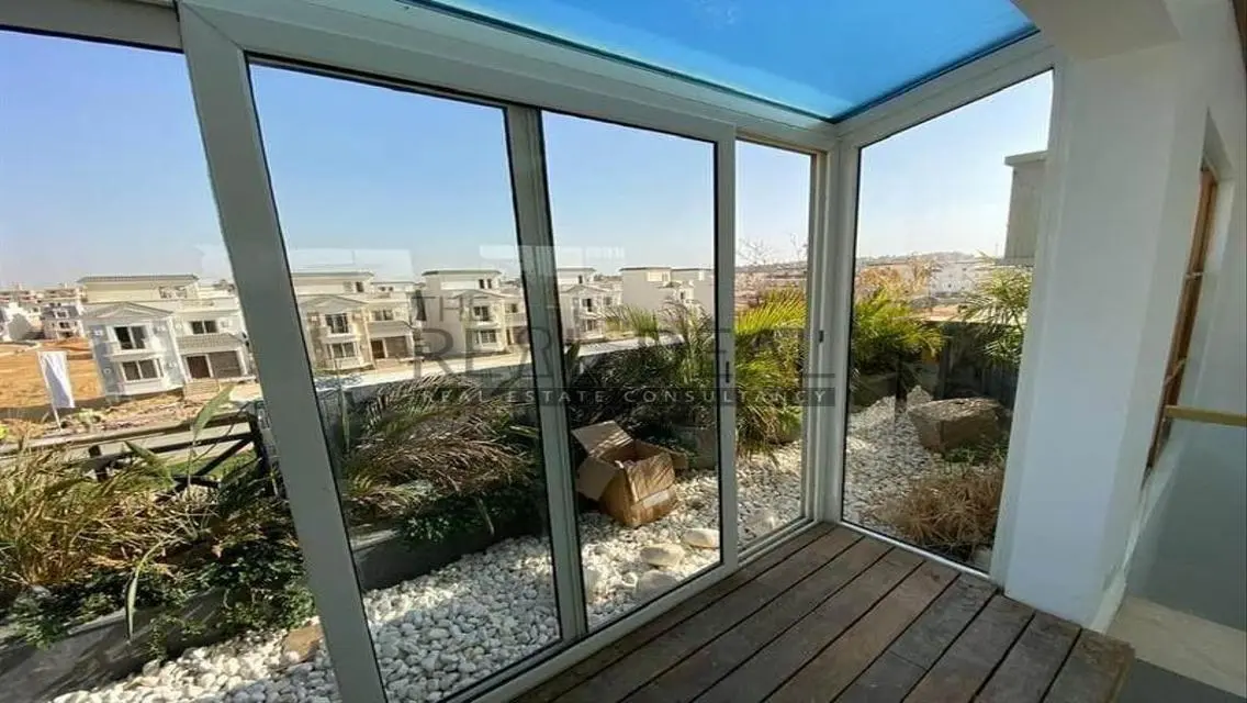 Luxury Villa with Mountain View in Hyde Park