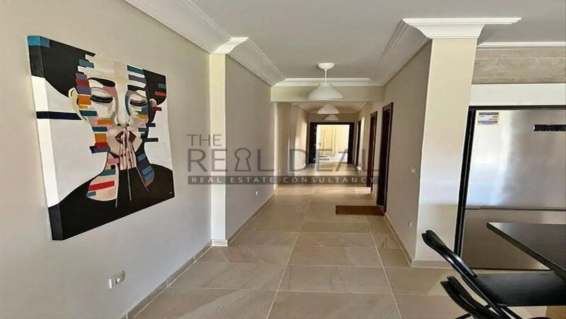 Luxury Villa with Mountain View in Hyde Park