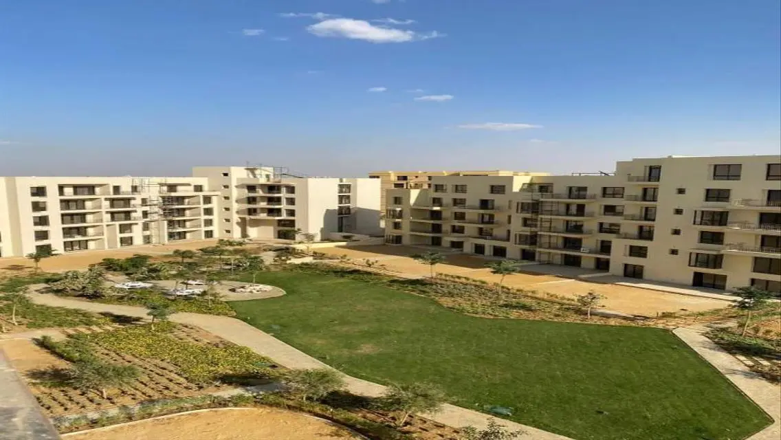 فيلا فاخرة للبيع بحديقة ومسبح خاص