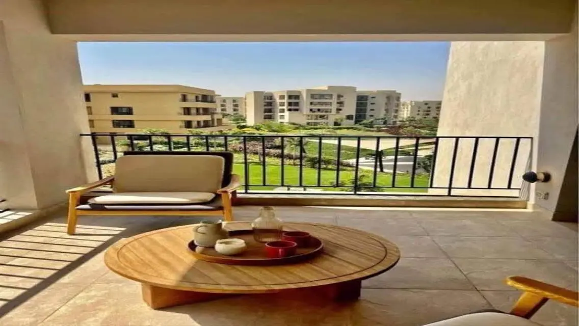 فيلا فاخرة للبيع بحديقة ومسبح خاص