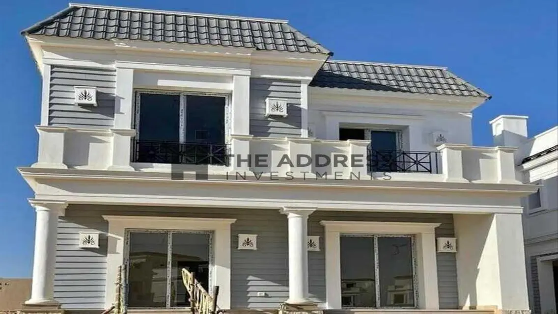 فيلا فاخرة مع حديقة ومسبح خاص للبيع