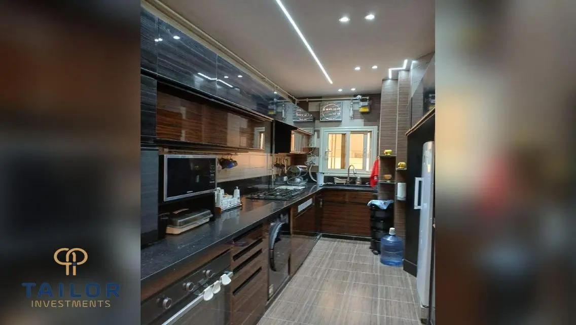 Luxurious Apartment Overlooking Swan Lake