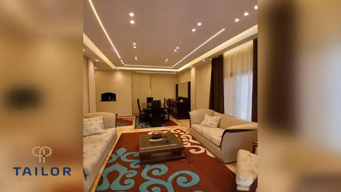 Luxurious Apartment Overlooking Swan Lake