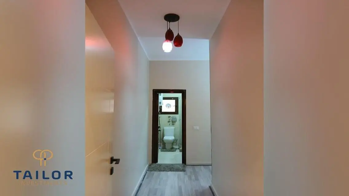Luxurious Apartment Overlooking Swan Lake