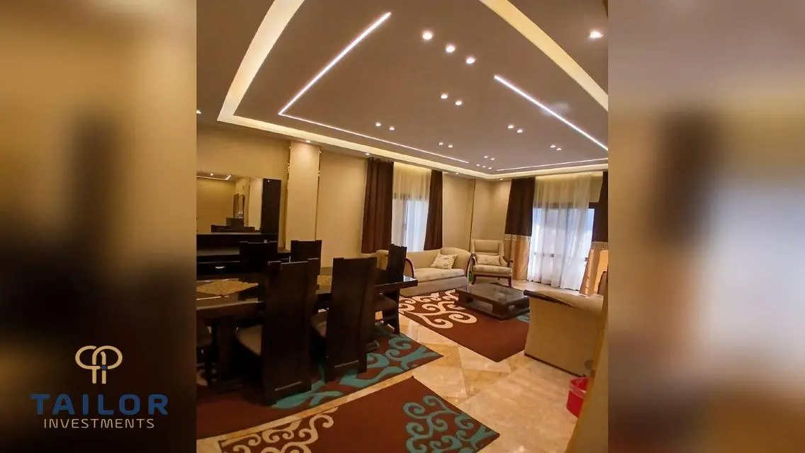 Luxurious Apartment Overlooking Swan Lake