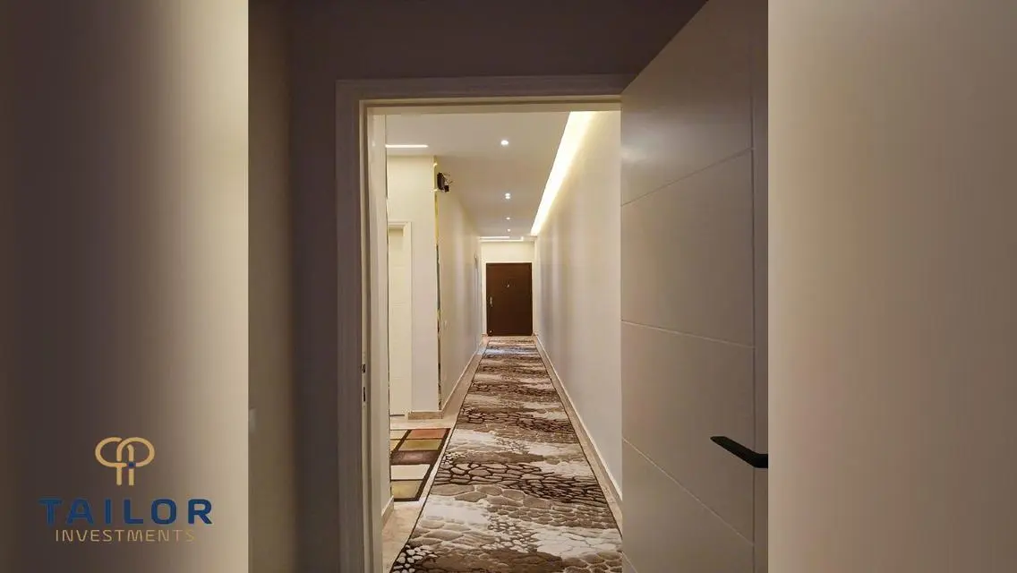 Luxurious Apartment Overlooking Swan Lake