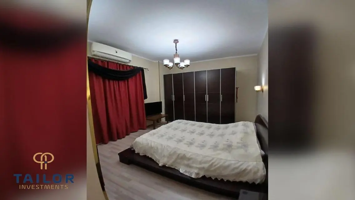 Luxurious Apartment Overlooking Swan Lake