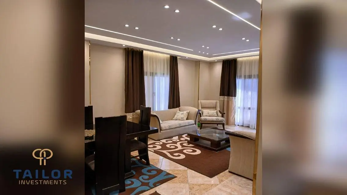 Luxurious Apartment Overlooking Swan Lake