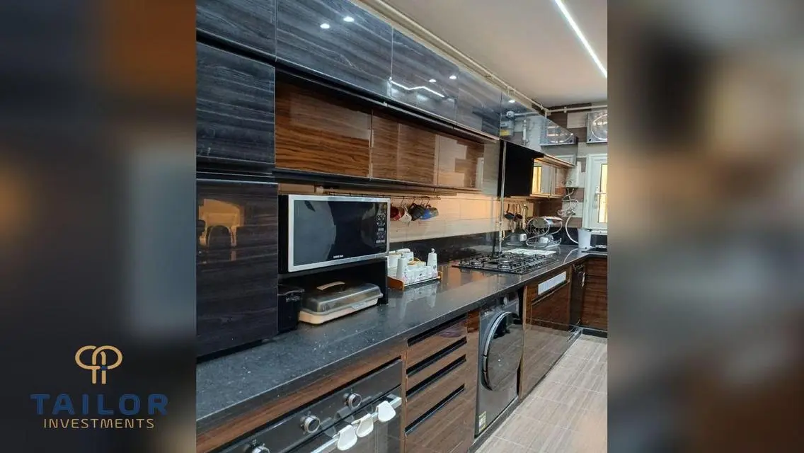 Luxurious Apartment Overlooking Swan Lake