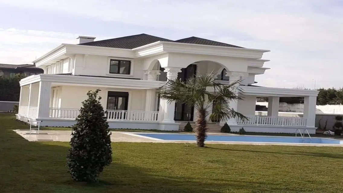 Luxury Villa with Private Garden and Shared Pool for Sale