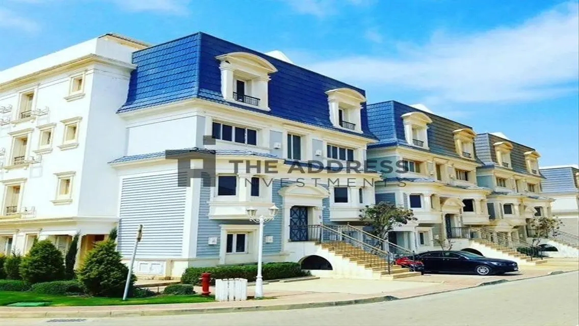 فيلا فاخرة مع مسبح وحديقة خاصة للبيع