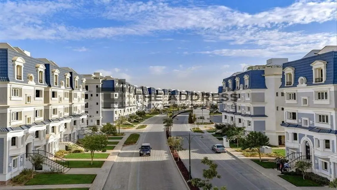 فيلا فاخرة مع مسبح وحديقة خاصة للبيع