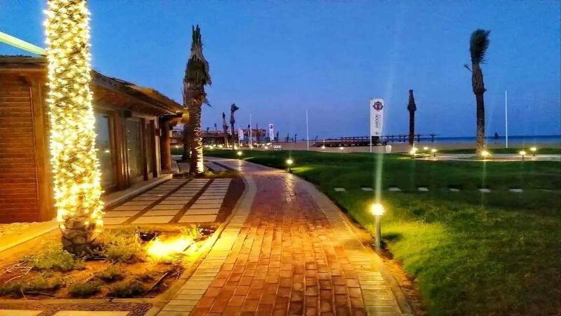 Spacious 320 sqm Apartment with Shared Pool and Lake View