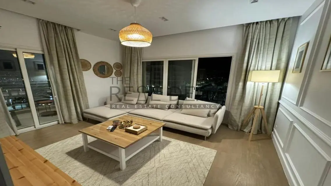 Luxury Apartment in Club Hills - October