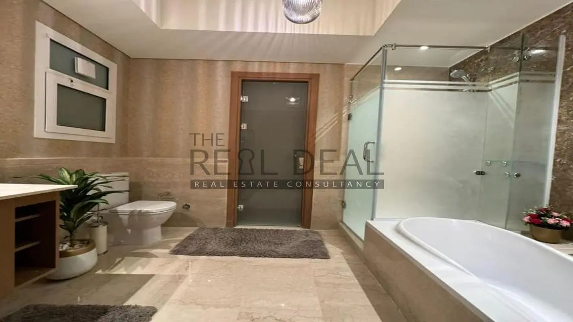 Luxury Apartment in Club Hills - October
