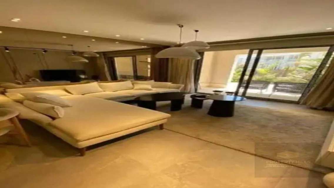 Luxurious Villa with Lake View