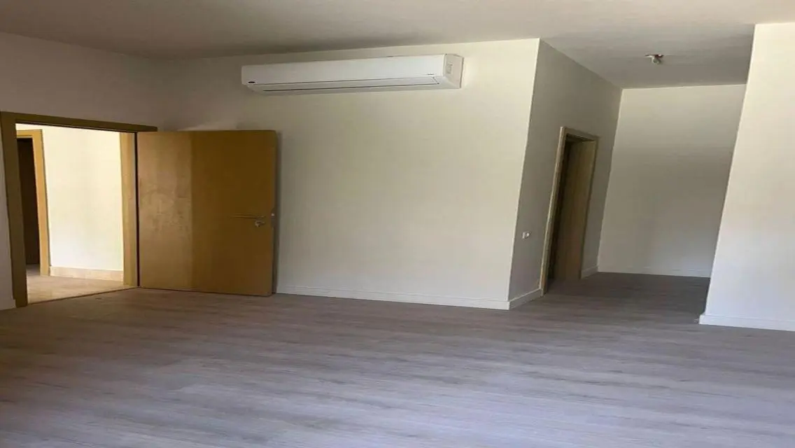 Luxurious Apartment Overlooking the Lake with Balcony and Security