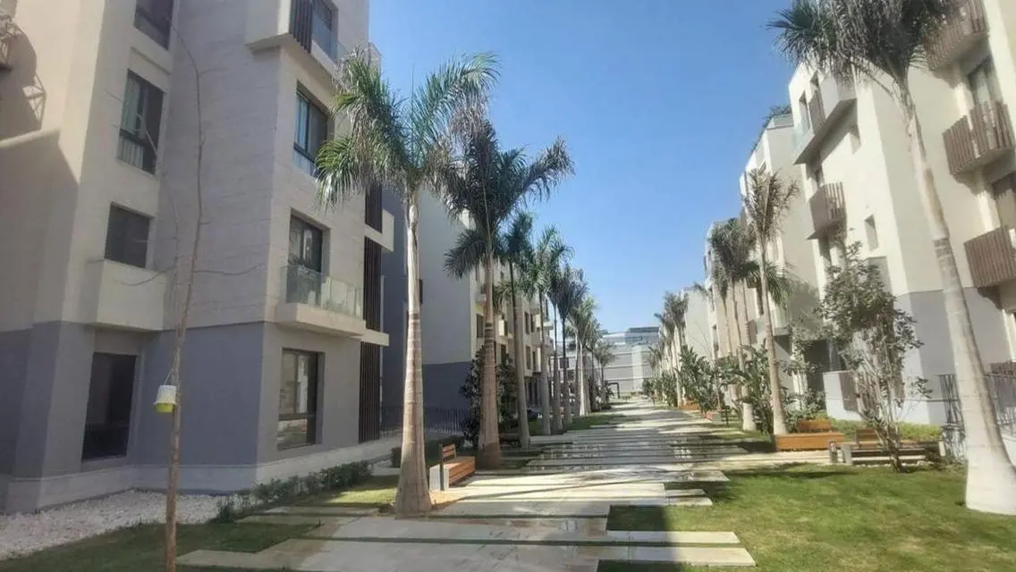 Luxurious Apartment Overlooking the Lake with Balcony and Security