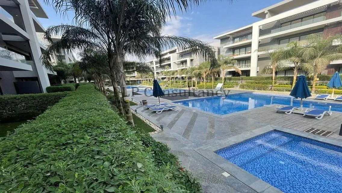 Private Entry House with Garden and Pool