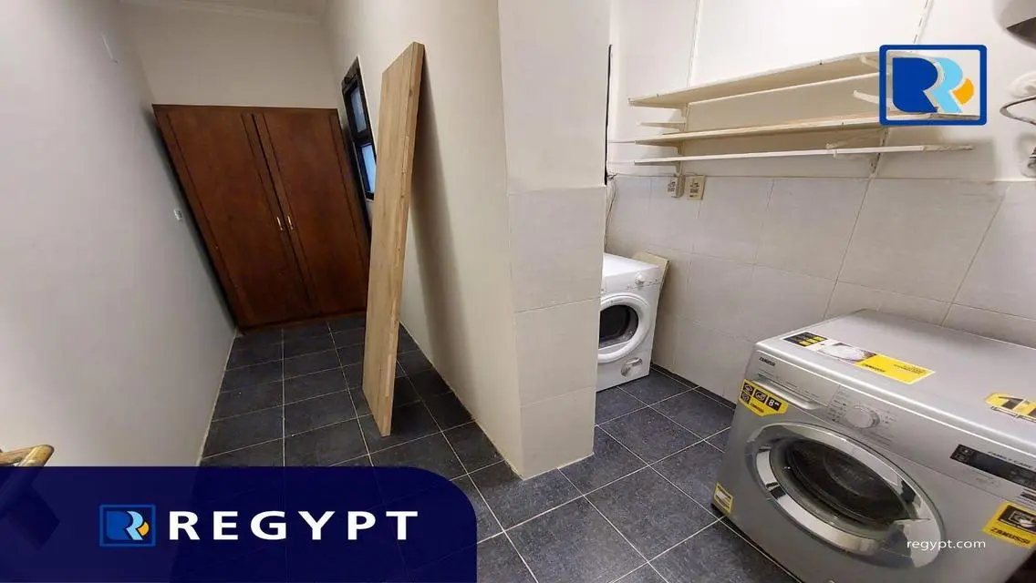 شقة رائعة للبيع في موقع متميز