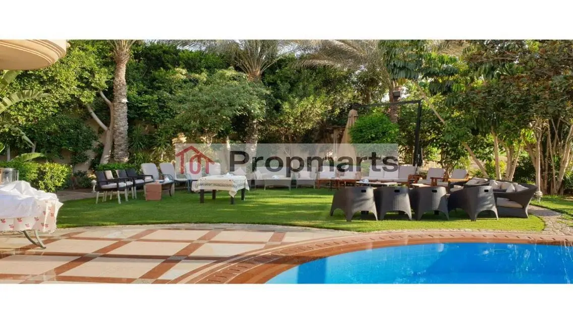 Luxury Property with Private Garden and Pool