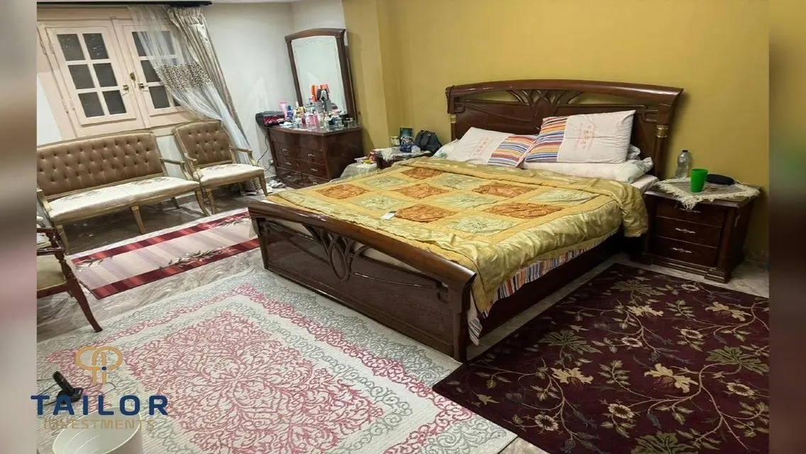 شقة فاخرة للبيع مع حديقة خاصة وإطلالة رائعة