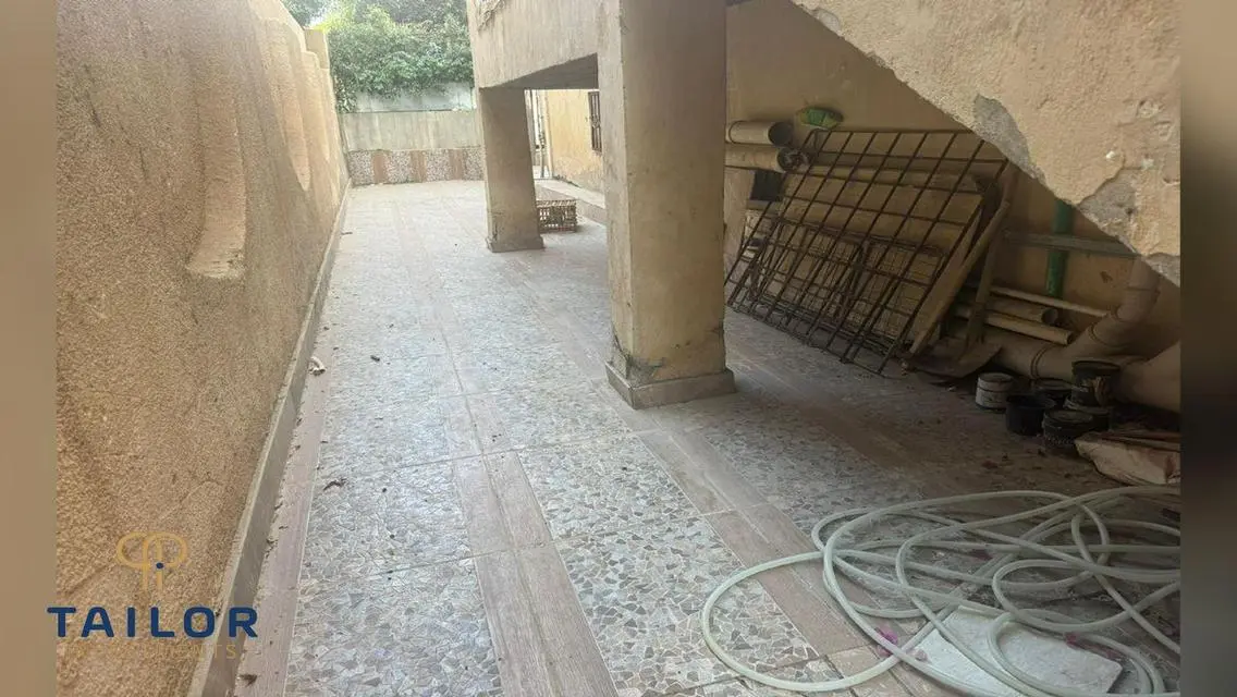 شقة فاخرة للبيع مع حديقة خاصة وإطلالة رائعة