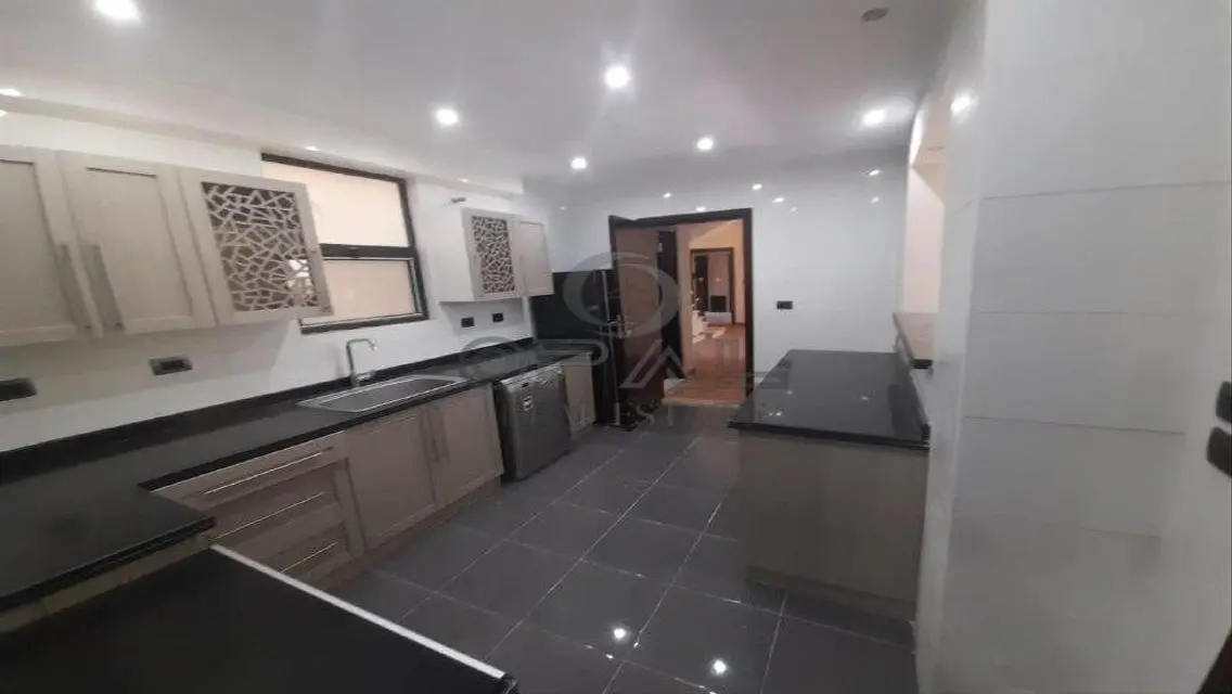 Duplex for Rent in Westown Beverly Hills
