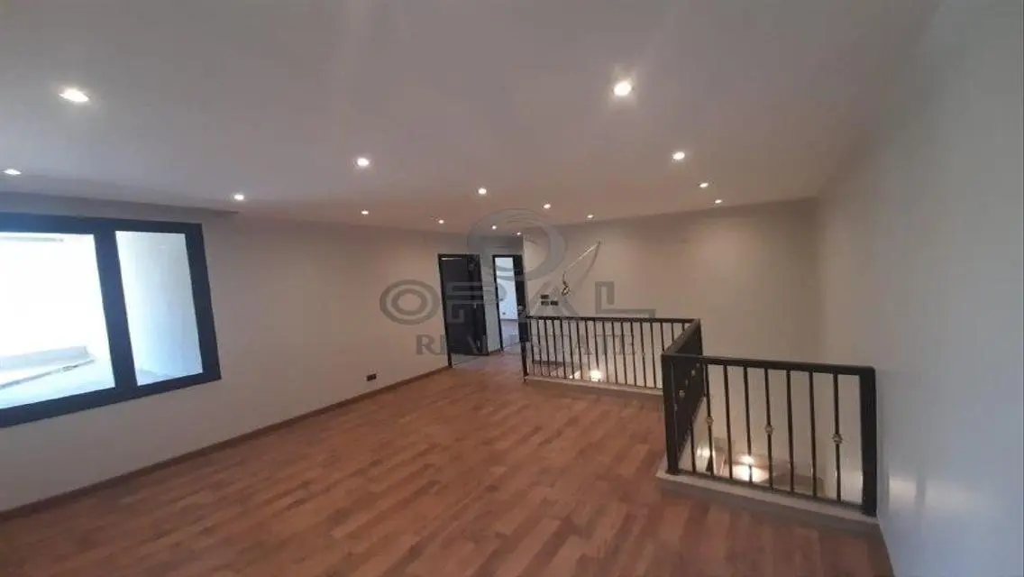 Duplex for Rent in Westown Beverly Hills