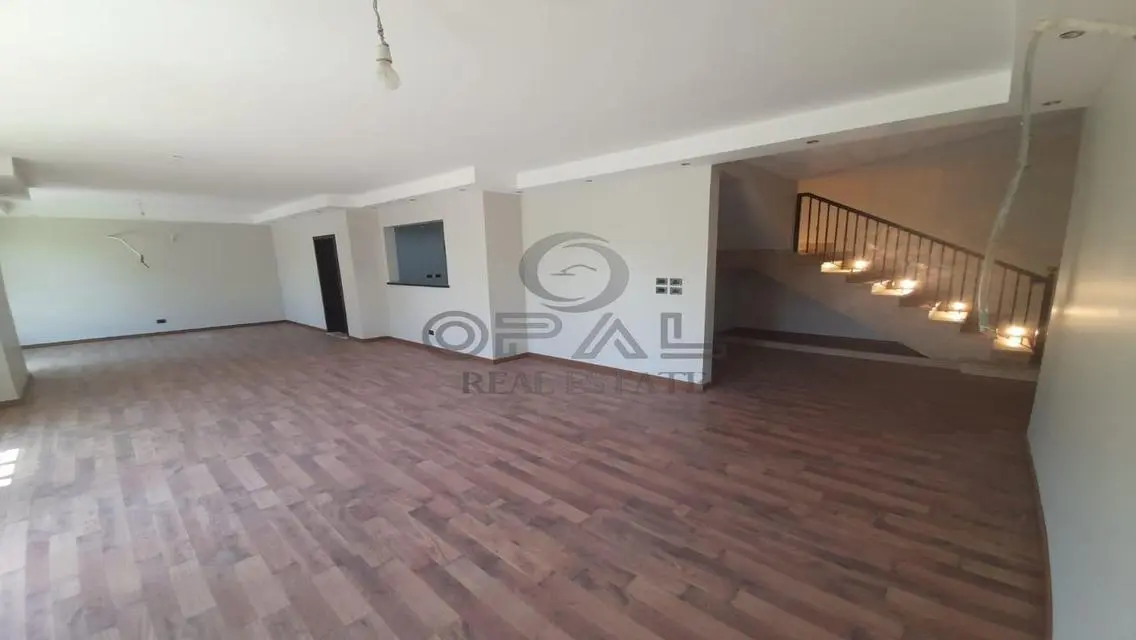 Duplex for Rent in Westown Beverly Hills
