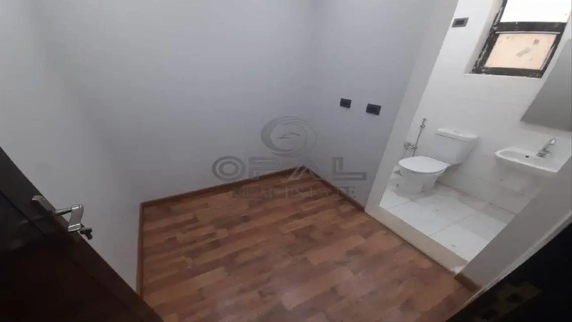 Duplex for Rent in Westown Beverly Hills