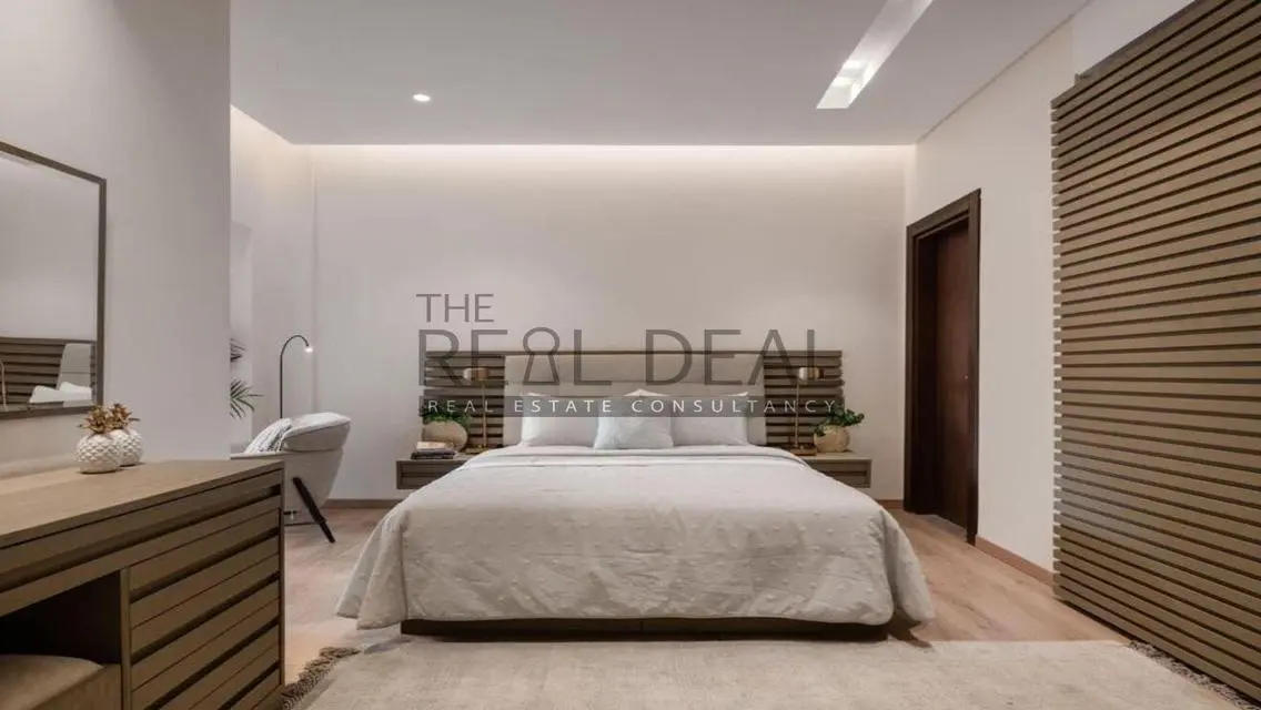 Luxury Apartment at Club Hills October