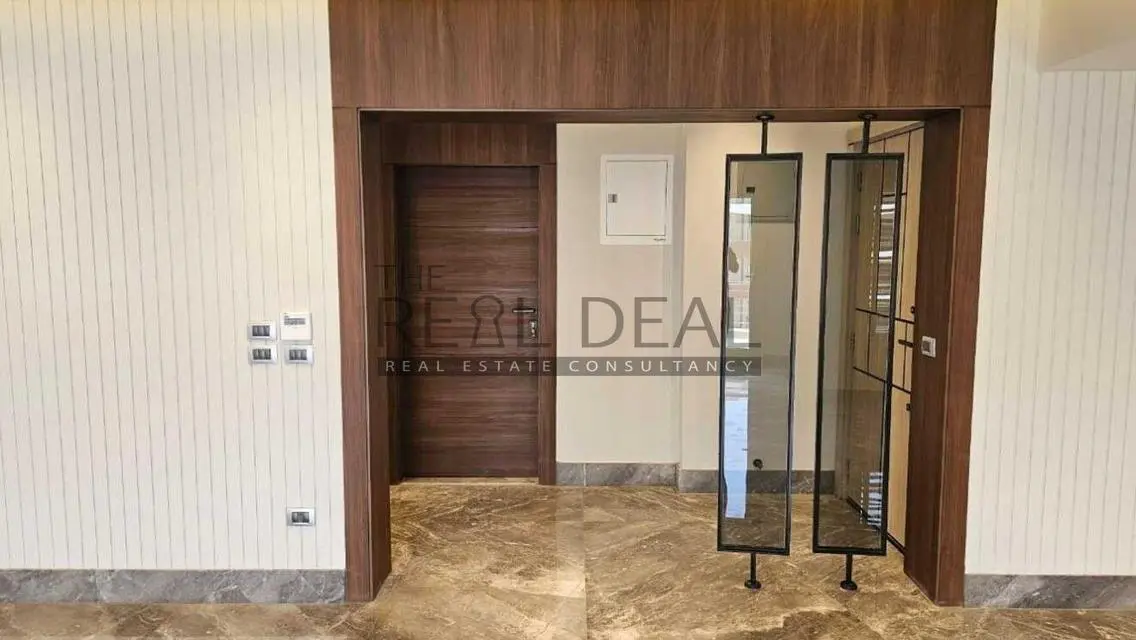 Luxury Apartment at Club Hills October